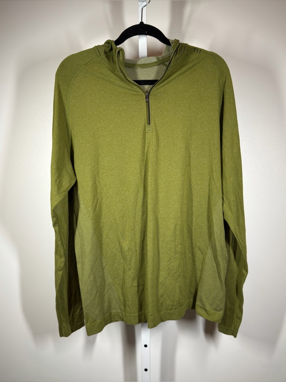 Lululemon Metal Vent Tech Hoodie in Green Size X-Large